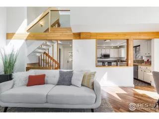 Photo #5: 1028223 Listing