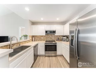 Photo #2: 1028235 Listing