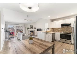 Photo #5: 1028235 Listing