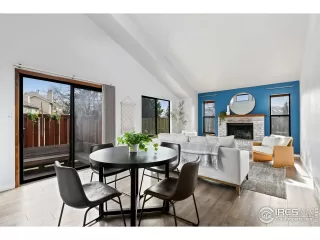 Photo #2: 1028246 Listing