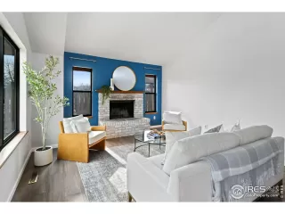 Photo #4: 1028246 Listing