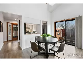 Photo #6: 1028246 Listing