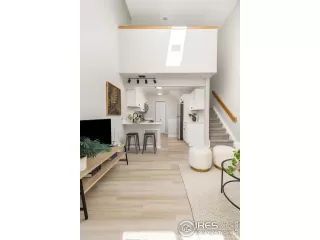 Photo #2: 1028292 Listing