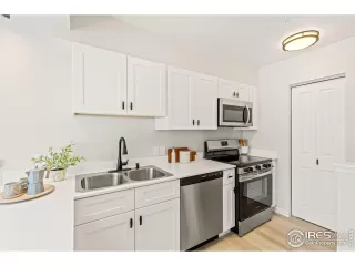 Photo #3: 1028292 Listing