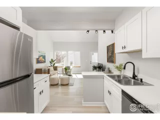 Photo #6: 1028292 Listing