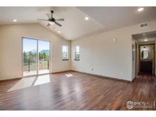 Photo #6: 1028294 Listing