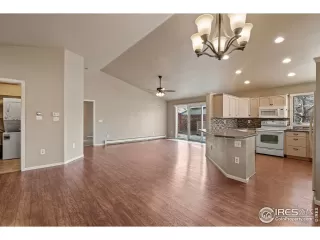 Photo #5: 1028345 Listing