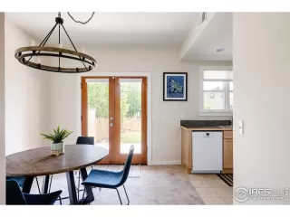 Photo #6: 1028410 Listing