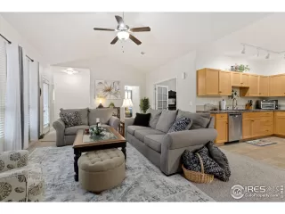 Photo #5: 1028412 Listing