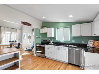 Photo #5: 1028427 Listing