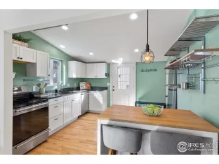 Photo #6: 1028427 Listing