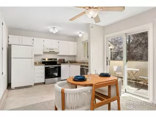 Photo #6: 1028497 Listing