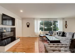 Photo #6: 1028501 Listing