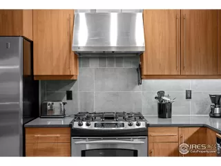 Photo #3: 1028504 Listing