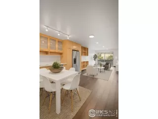 Photo #2: 1028506 Listing