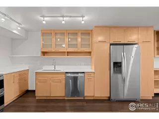 Photo #4: 1028506 Listing