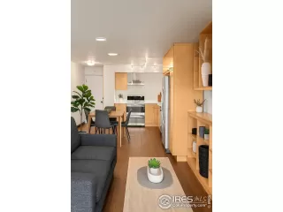 Photo #5: 1028506 Listing