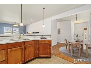 Photo #5: 1028536 Listing