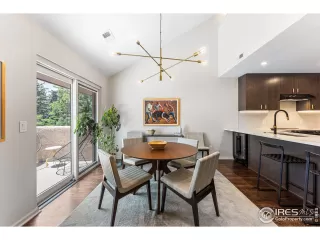 Photo #5: 1028557 Listing