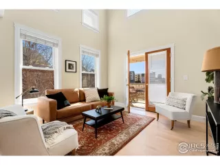 Photo #5: 1028568 Listing