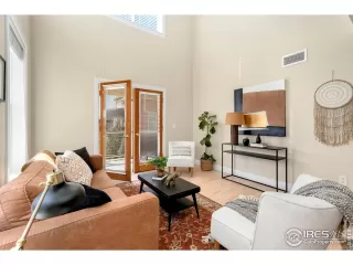 Photo #6: 1028568 Listing