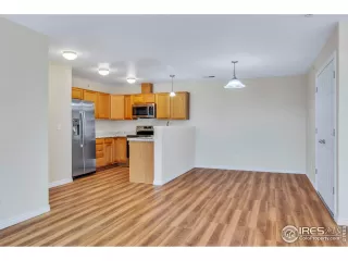 Photo #6: 1028663 Listing