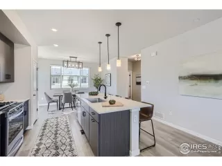 Photo #5: 1028688 Listing