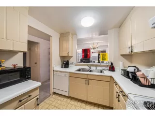 Photo #6: 1028708 Listing