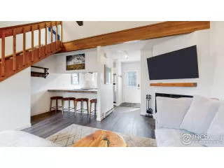 Photo #3: 1028828 Listing