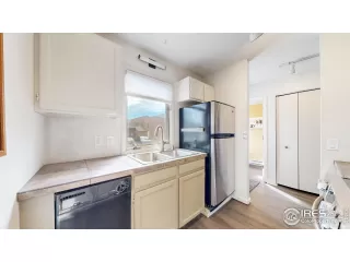 Photo #4: 1028828 Listing