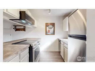 Photo #6: 1028828 Listing