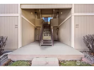 Photo #3: 1028837 Listing