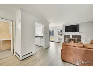 Photo #6: 1028837 Listing