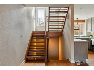 Photo #4: 1028886 Listing