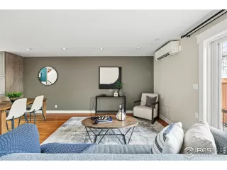 Photo #6: 1028886 Listing