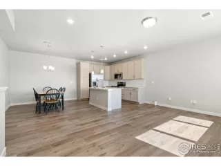 Photo #4: 1028894 Listing