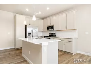 Photo #5: 1028894 Listing