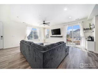 Photo #5: 1029112 Listing