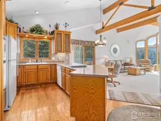 Photo #6: 1029140 Listing