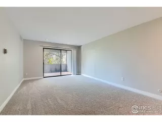 Photo #4: 1029191 Listing