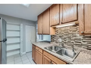 Photo #6: 1029191 Listing