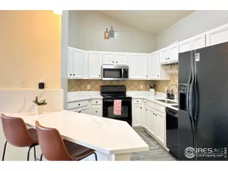 Photo #6: 1029252 Listing