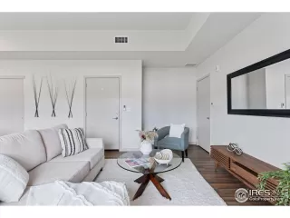 Photo #3: 1029419 Listing