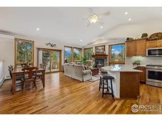 Photo #6: 1029528 Listing