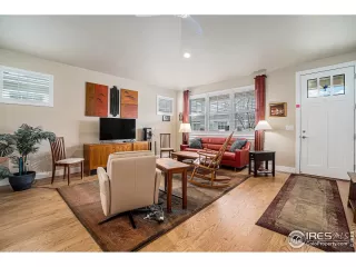 Photo #3: 1029543 Listing