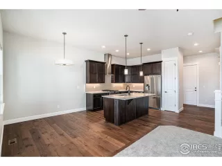 Photo #4: 1029624 Listing