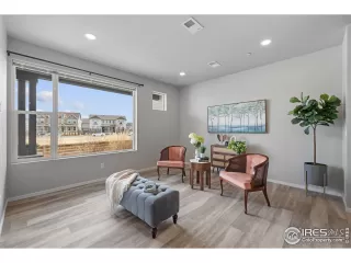 Photo #5: 1029641 Listing