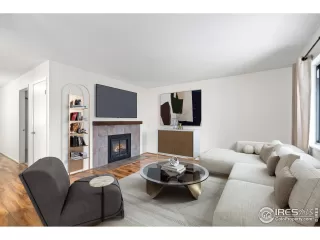 Photo #5: 1029715 Listing