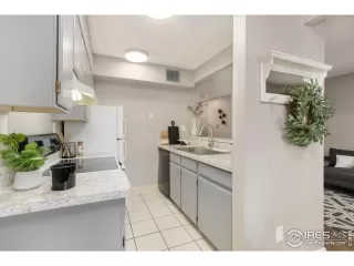 Photo #3: 1029737 Listing