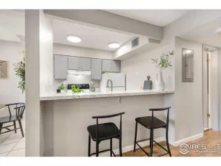 Photo #4: 1029737 Listing